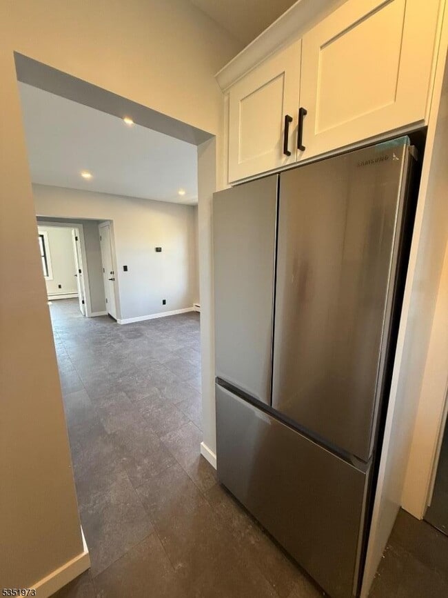 Photo - 19 Abbotsford Ave Unit 3