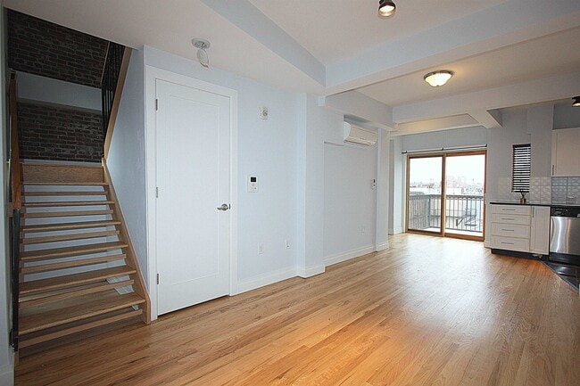 Photo - 338 Grove St Unit 4C