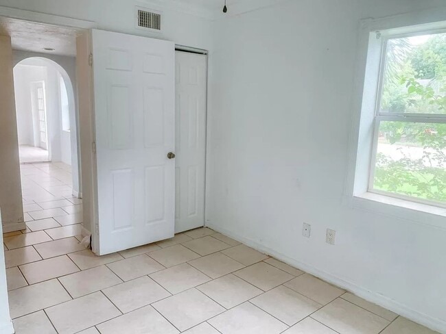 Photo - 3525 19th St W
