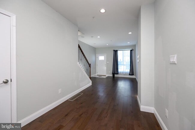 Photo - 1439 N Newkirk St