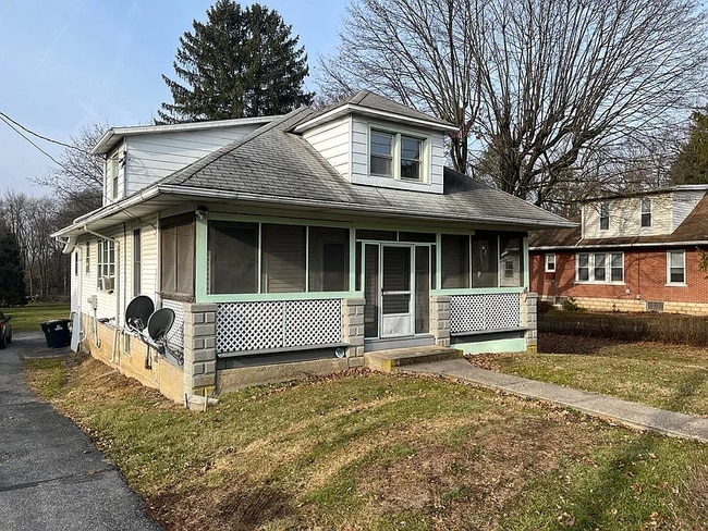 Building Photo - 60 Greenfield Rd
