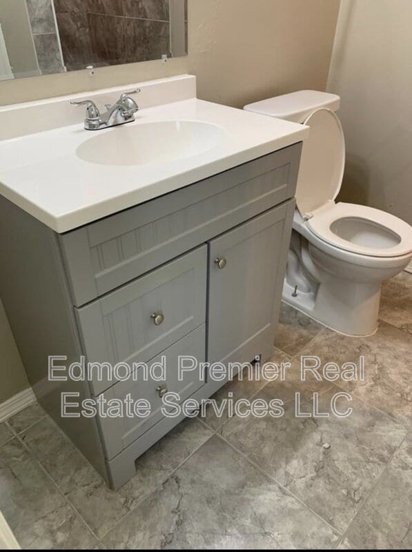 Photo - 207 E Hurd St