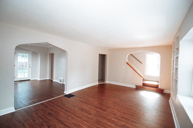 Photo - 4614 Commonwealth Ave