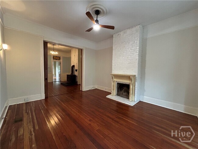 Photo - 413 E Huntingdon St