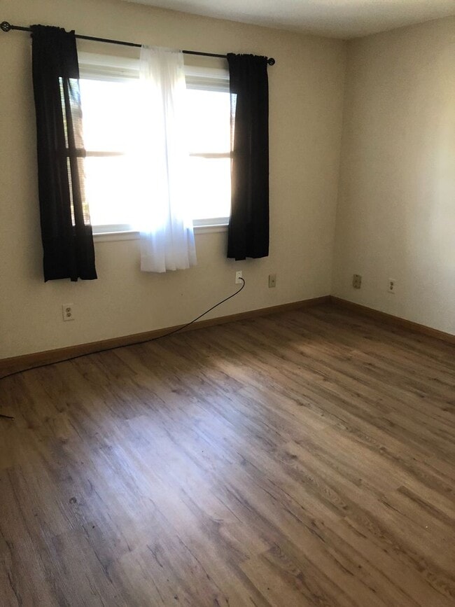 Photo - 1 Bedroom, 1 Bath Townhouse in LeClaire, IA