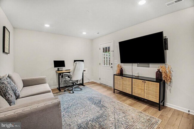 Photo - 2525 Drake Ln