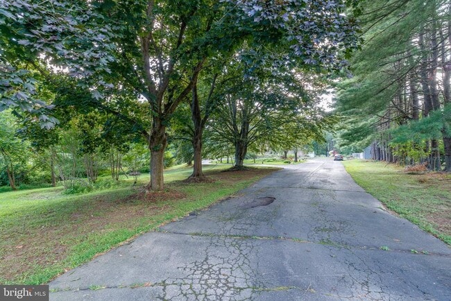 Photo - 1135 Romsey Dr