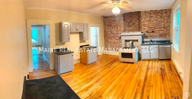Building Photo - 3 Cushing St Unit 3 Rental