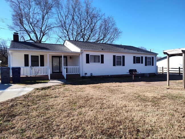Building Photo - One Story Home For Residential or Institutional/Office Use in Harrisburg NC!
