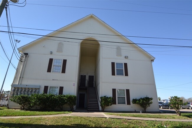 Building Photo - 304 Dell Ct Unit 7