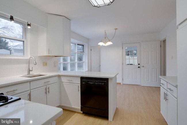 Photo - 8122 Truro Ct