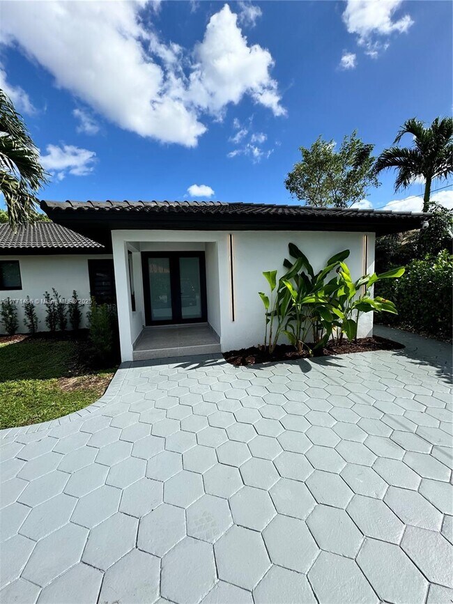 3335 SW 65th Ave