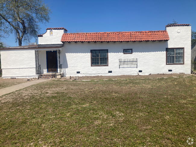 Building Photo - 1125 E Pierce Ave Rental