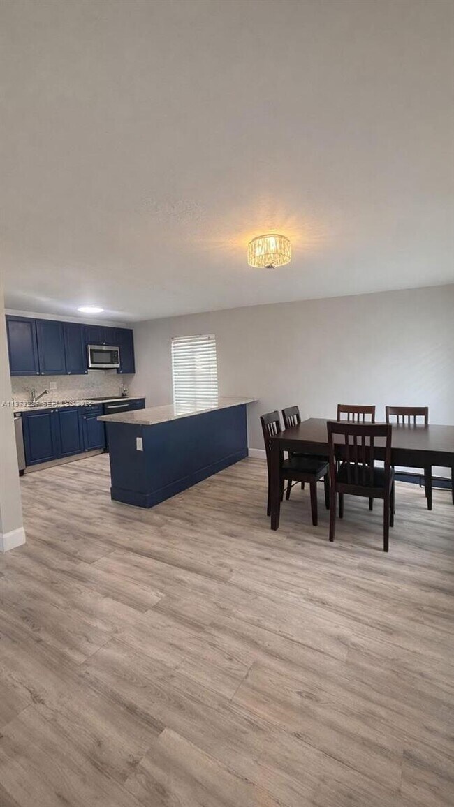 Photo - 6305 Hayes St