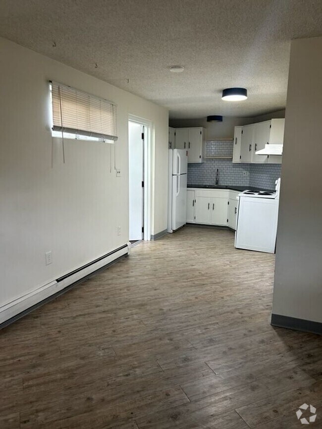 Building Photo - 2322 Blake Ave Unit B Rental