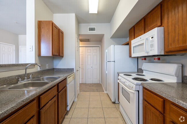 2BR, 2BA - 987SF - Kitchen - Life at Brighton Estates