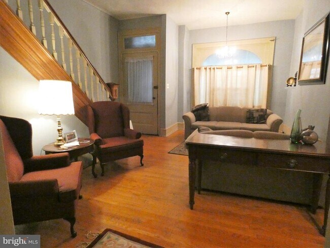 Photo - 4238 Pine St