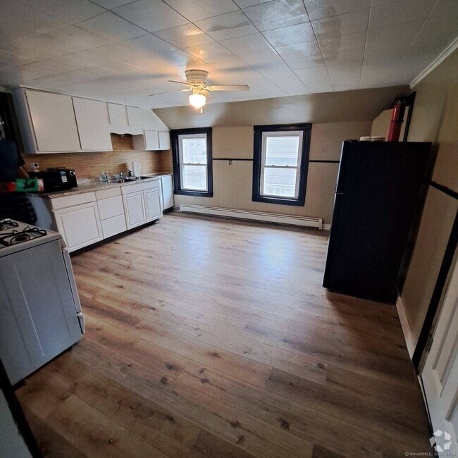Building Photo - 68 Battey St Unit #2 Rental