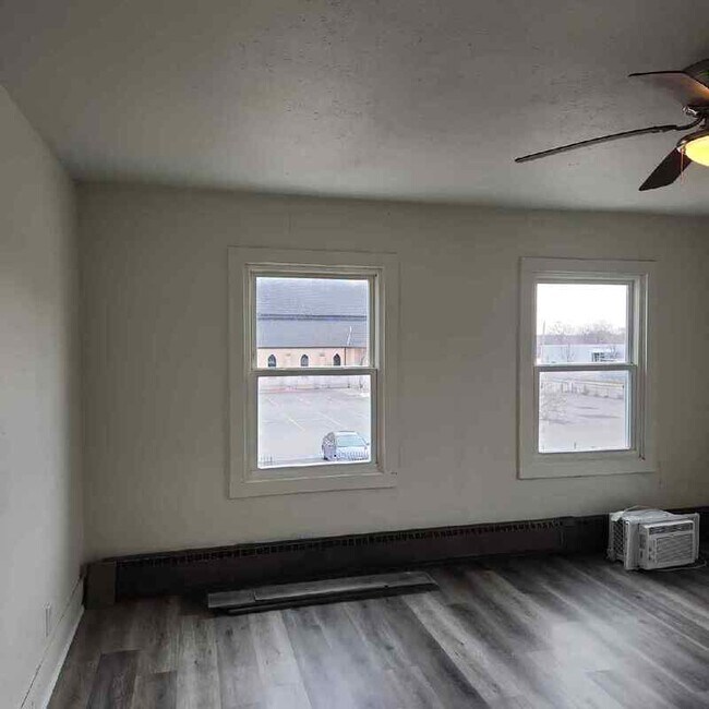 Photo - 119 S Walnut St