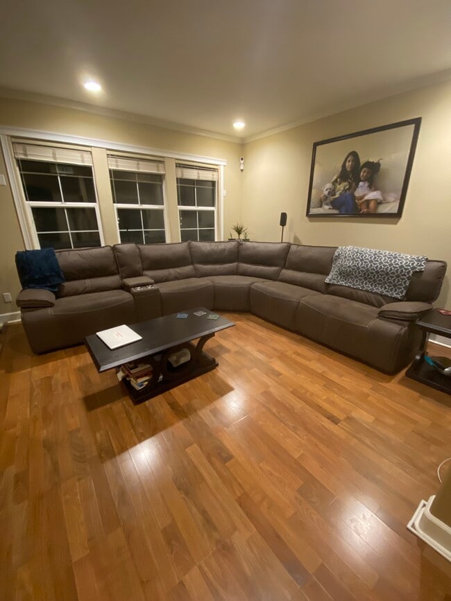 321 Mullinix Way