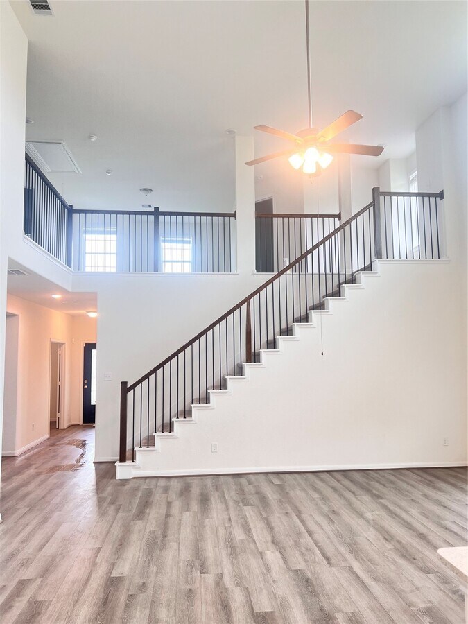 Photo - 521 Green Meadows Dr