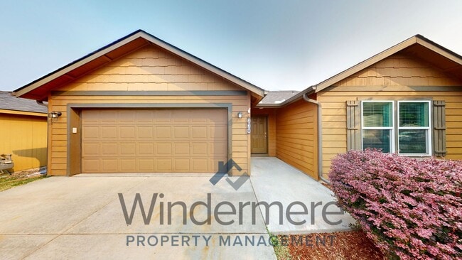 Building Photo - 230 Chapra St