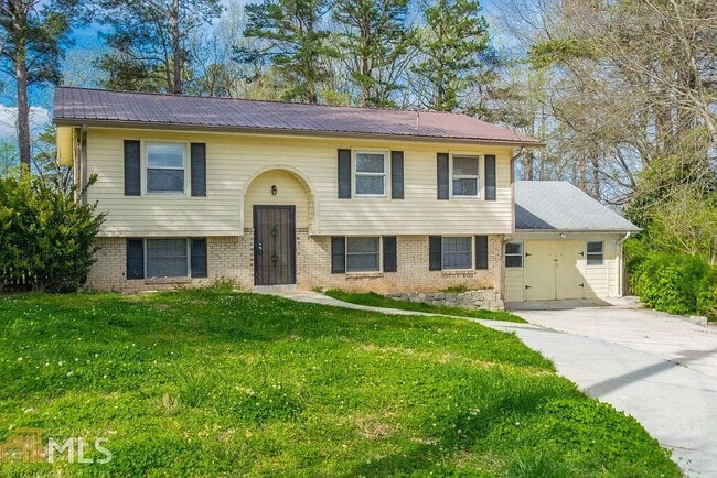 Room in Single Family Home on Reba Rd