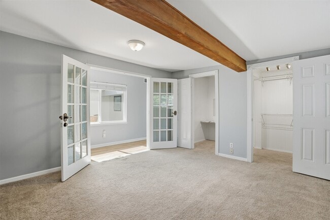 Building Photo - 7819 Bayside Dr