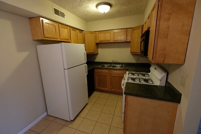 Photo - 2 Bed, 1 Bath near a park and C. Trail, Great Neighborhood! Unit 7-6