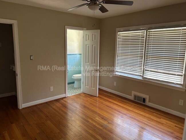 Photo - 1133 E College St