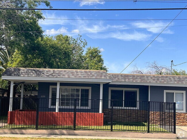 Building Photo - 689 Santiago Ave Rental