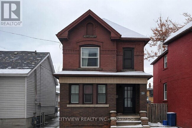 Photo - 281 Wentworth St N