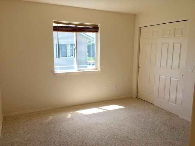 Photo - 19 Diane Rd Unit APT F