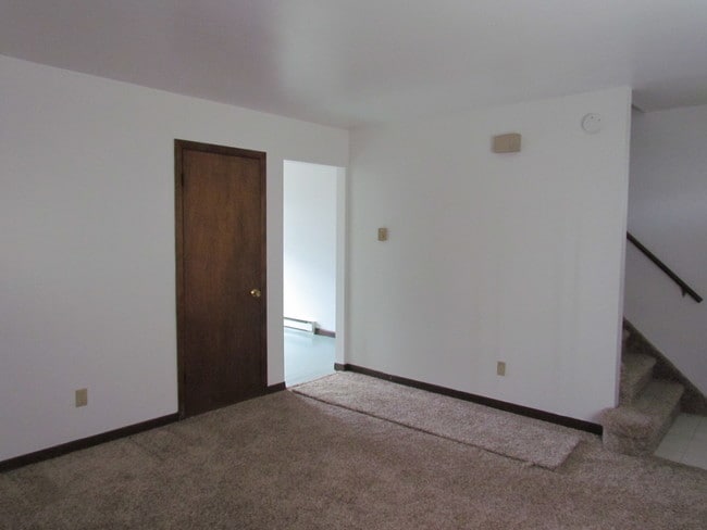 Photo - Cedarwood Apartments