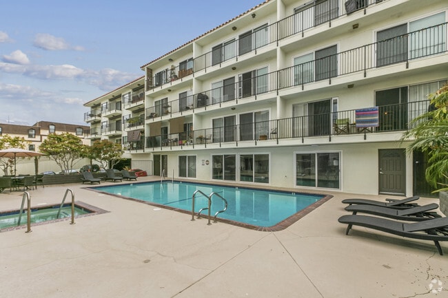 Building Photo - 1720 Ardmore Ave Unit 223 Rental