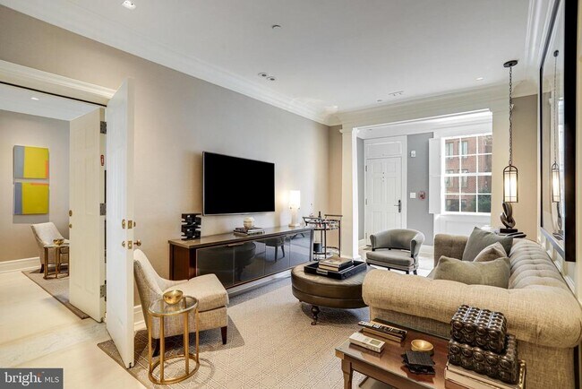 Photo - 1040 31st St NW