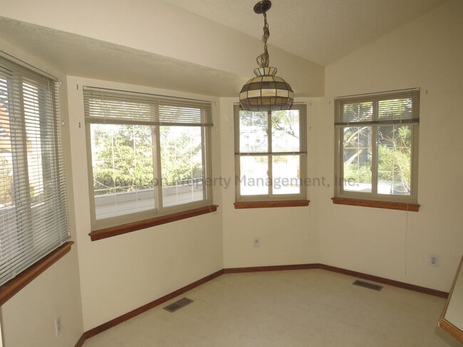 Photo - Spacious 3 Bedroom House on the West Side with Mountain Views