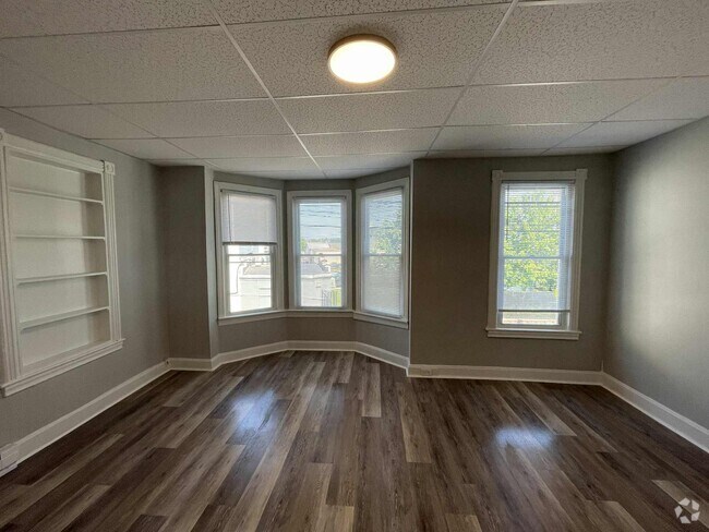 Building Photo - 354 S Locust St Unit Apt #2