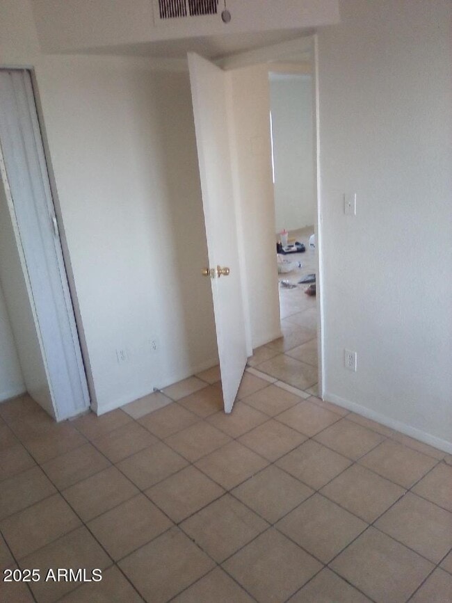 Building Photo - 1321 W Vogel Ave Unit 6 Rental