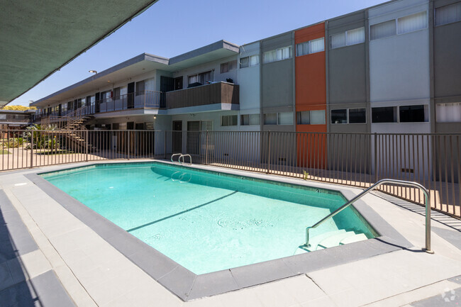 Saticoy 12 Apartments - Saticoy 12 Apartments