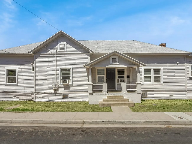 Building Photo - 1202 Kaweah St Unit 1 Rental
