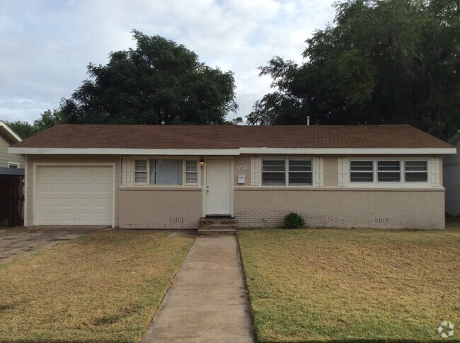 Building Photo - Pre-leasing for July 1st--3 bedroom/1 bath... Rental