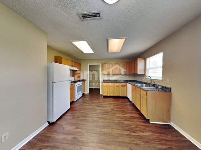 Photo - 356 Winterset Way