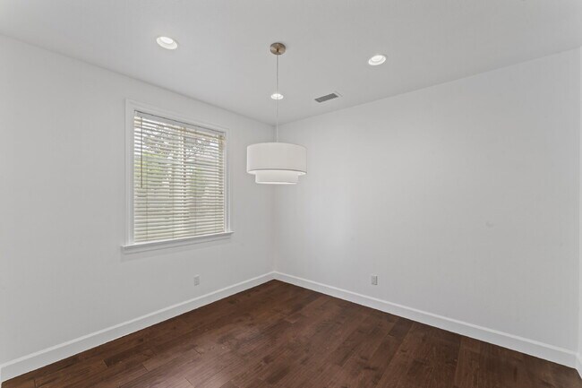 Photo - "Charming 3-Bedroom Haven with 2.5 Baths in Santa Clarita – Spacious 1694 Sq Ft Home Awaits!"