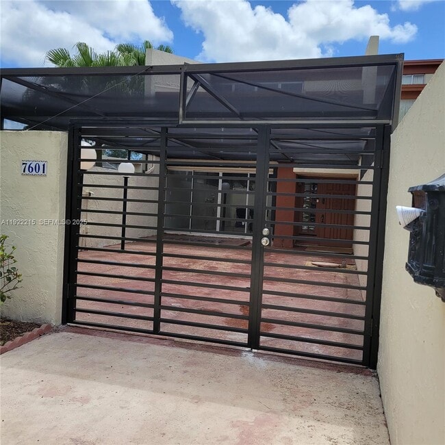 Building Photo - 7601 SW 105th Ave