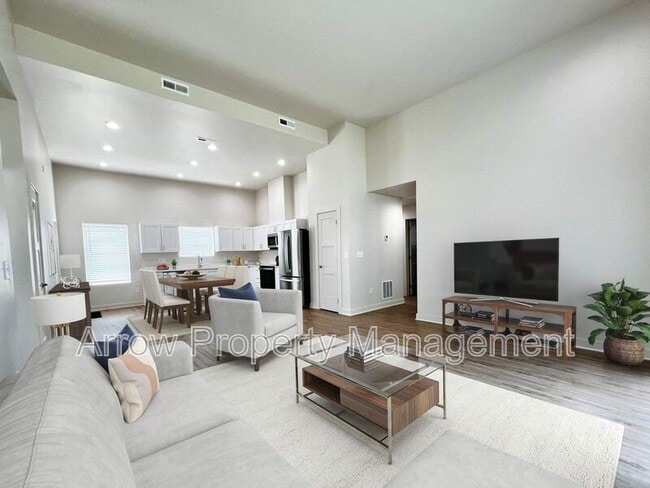 Photo - 1021 N Claude Rd