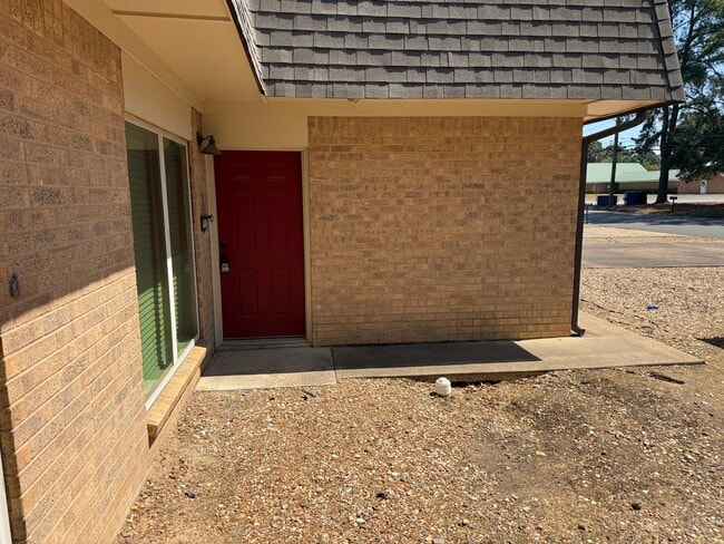 Photo - 2907 Greenhills Dr