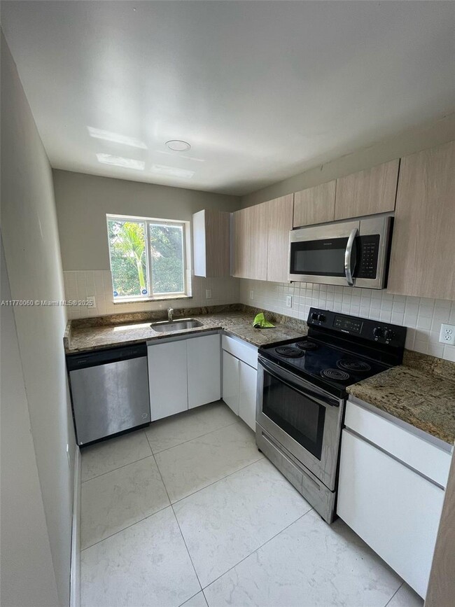 Photo - 815 NW 3rd Ave