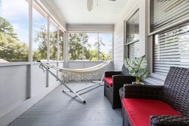 Photo - 105 Russell Ct Unidad Fully Furnished