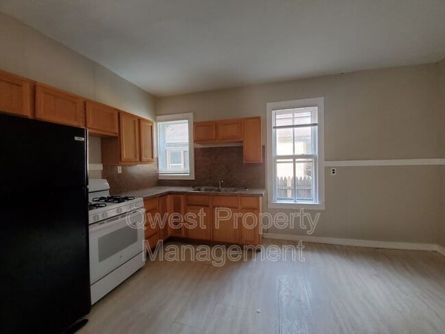 Photo - 845 Nagold St NW